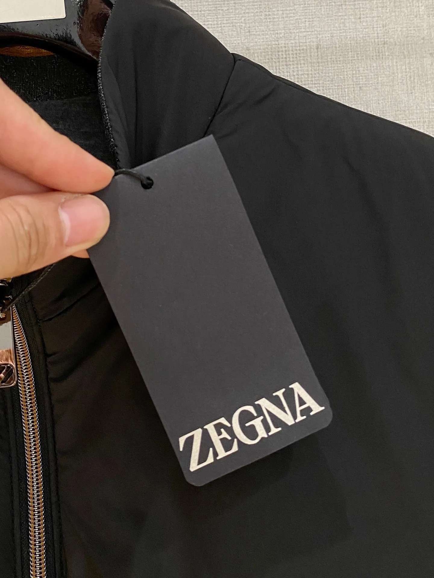Zegna ： ， ， ， ； ， ， ， ， Classic 。 ： ， ， ， ； ， ； ， ， 。 ： ， ， ； ， ， T 、 、 ； ， ， ， 。 ： 、 、 ， ， Versatile 。 ： Cream White/Khaki/ /Black（ Gray ） Sizes：M-4XL